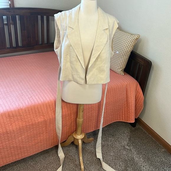NWT Vero Moda Aware tailored tie vest in cream size 12 or Large - Picture 7 of 15